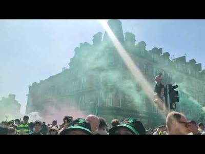 TROPHY DAY AT TRONGATE #celticfc #championsagain