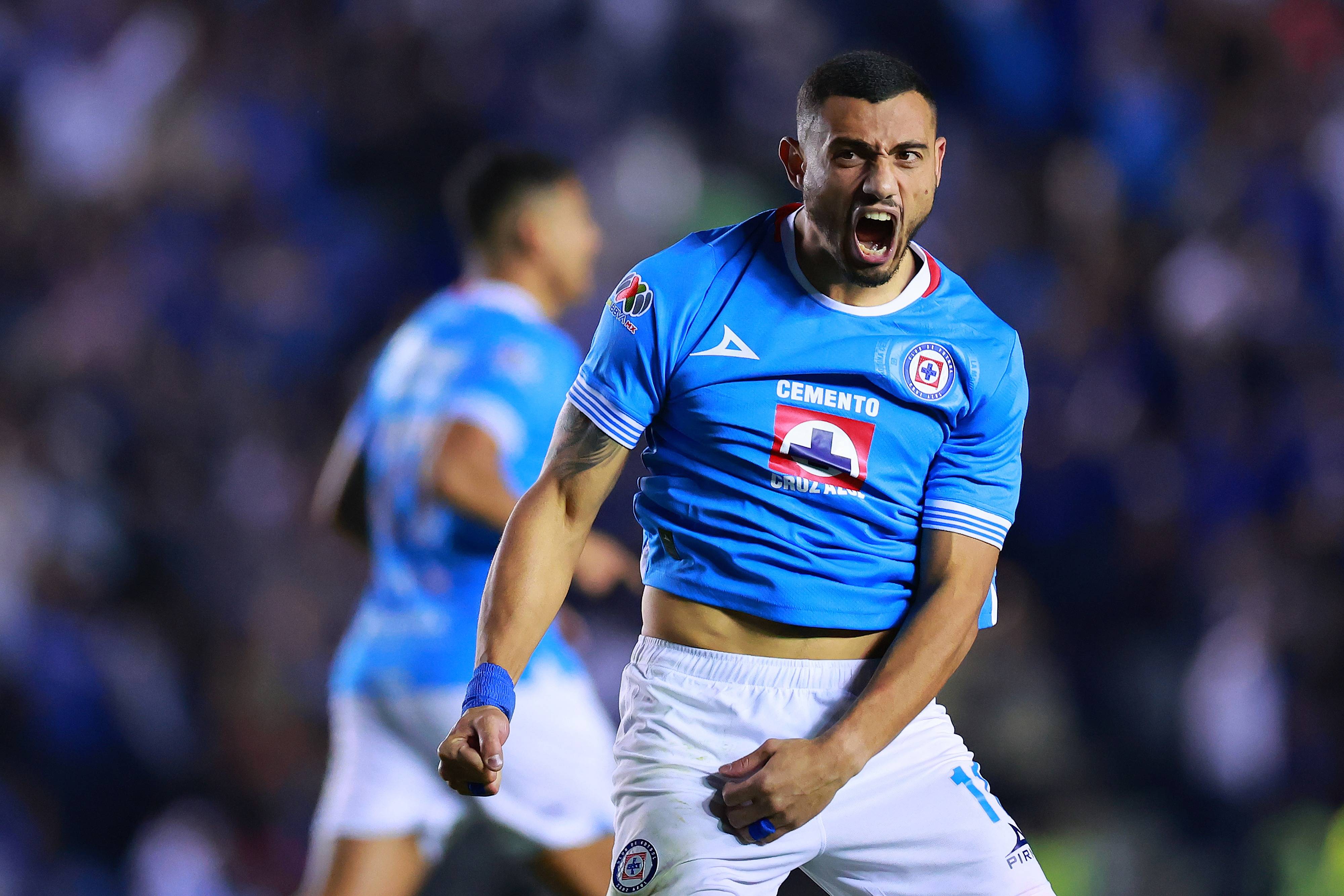 Ex Celtic title winner opens door to return, former Rangers and Sunderland boss wanted for Championship job