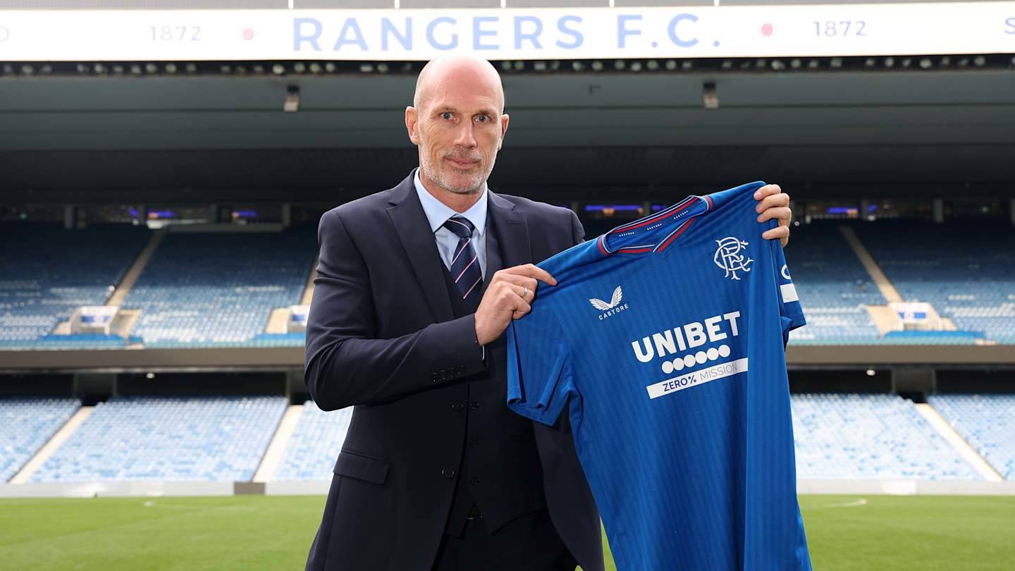 Celtic fans laugh as Philippe Clement takes dig at Rangers