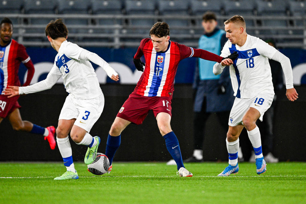 Celtic aiming to oust Euro giants for transfer of 21 y/o ‘artist’ as ex-Parkhead hero told ‘find a new club’