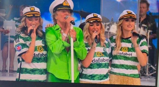 Photo: Rod Stewart plays Glastonbury with colourful Celtic tribute