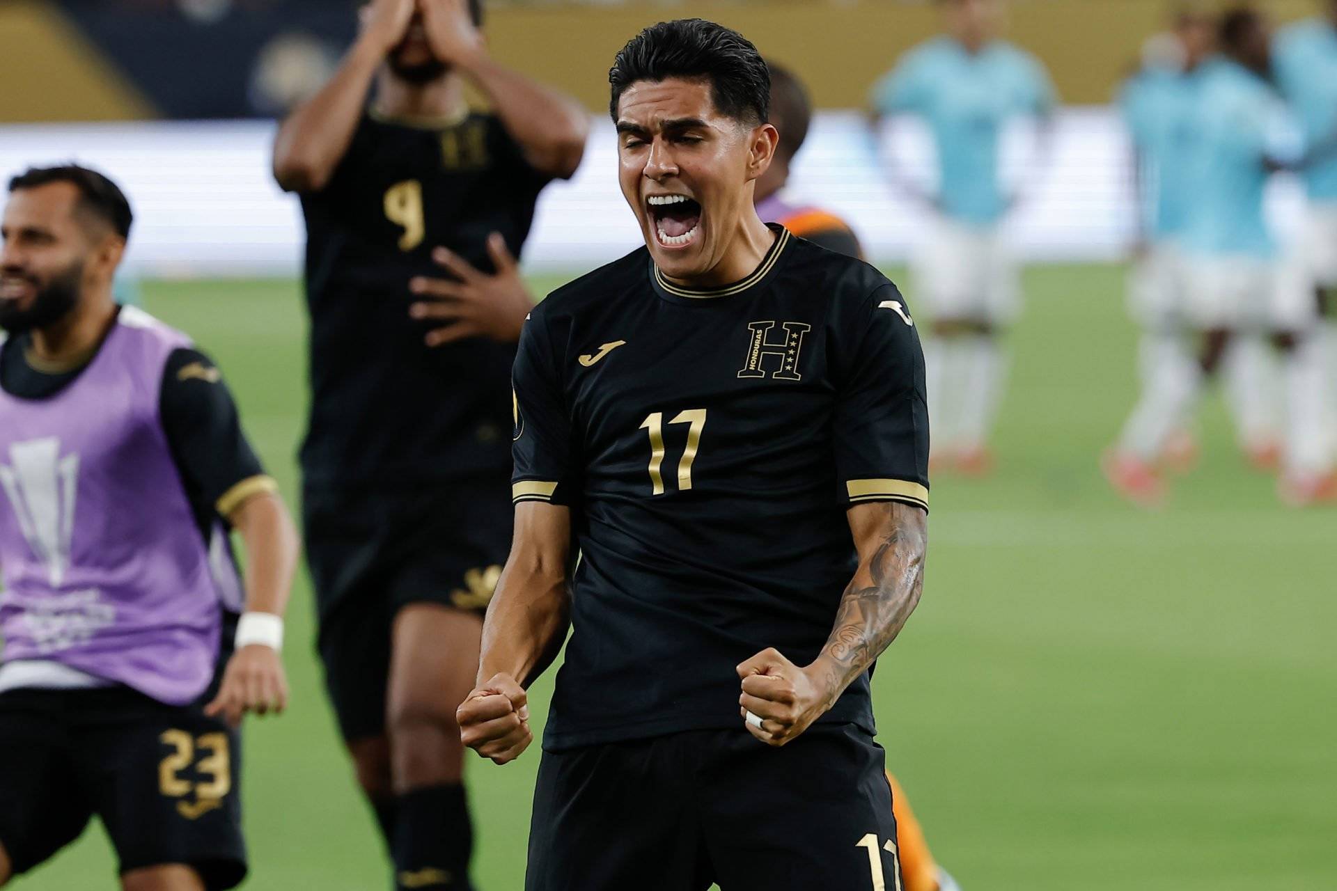 Watch as Celtic’s Luis Palma answers critics with cheeky penalty as Honduras shock Panamá in Gold Cup