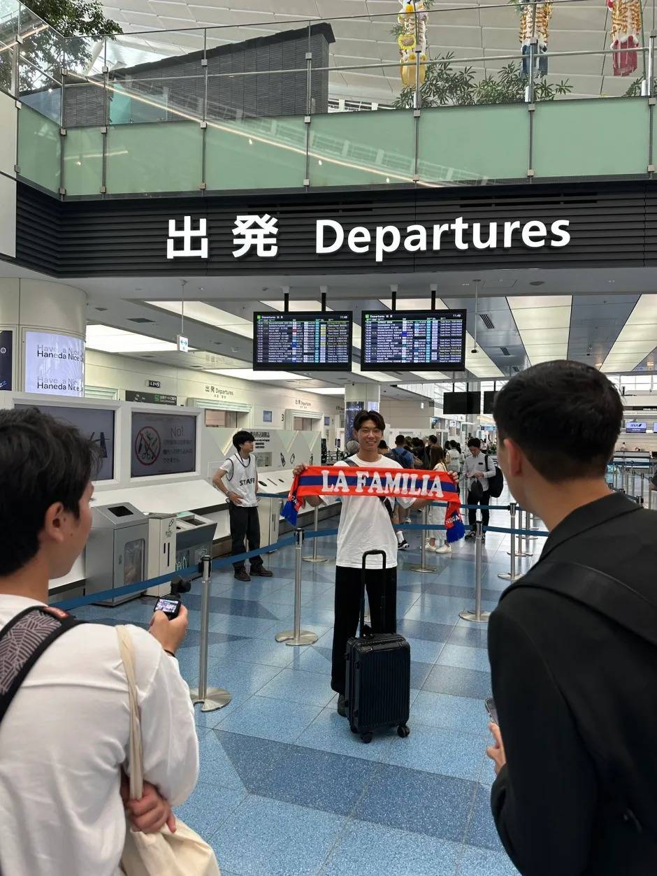 Celtic transfer nears completion as target spotted at airport, Euro boss issues Rangers UCL warning