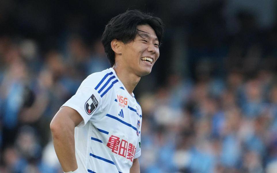 Celtic new boy Hayato Inamura in apology gift to Albirex Niigata fans after move