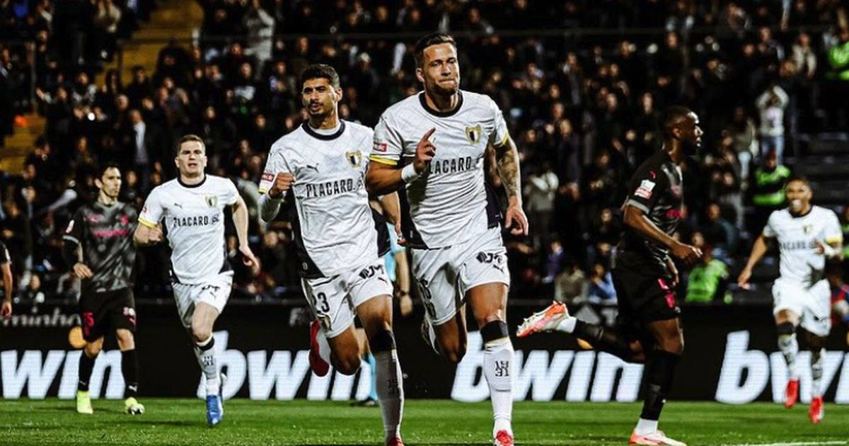 Justin de Haas in mix for Celtic £3m transfer as Nicolas Kuhn tees up double winger blockbuster