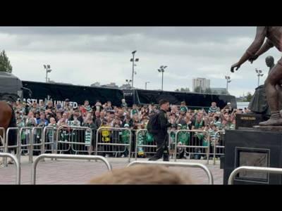 Celtic Team Bus Arriving Before the Celtic V Newcastle Game!!