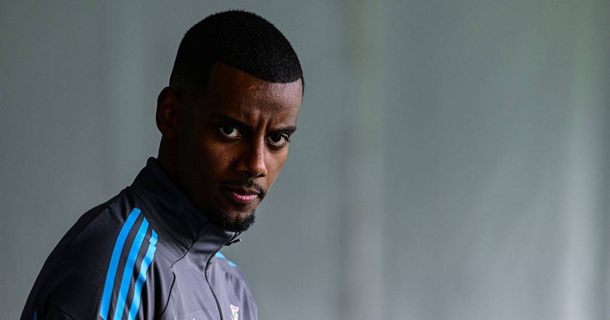 Newcastle boss Eddie Howe makes Alexander Isak transfer statement after Liverpool links