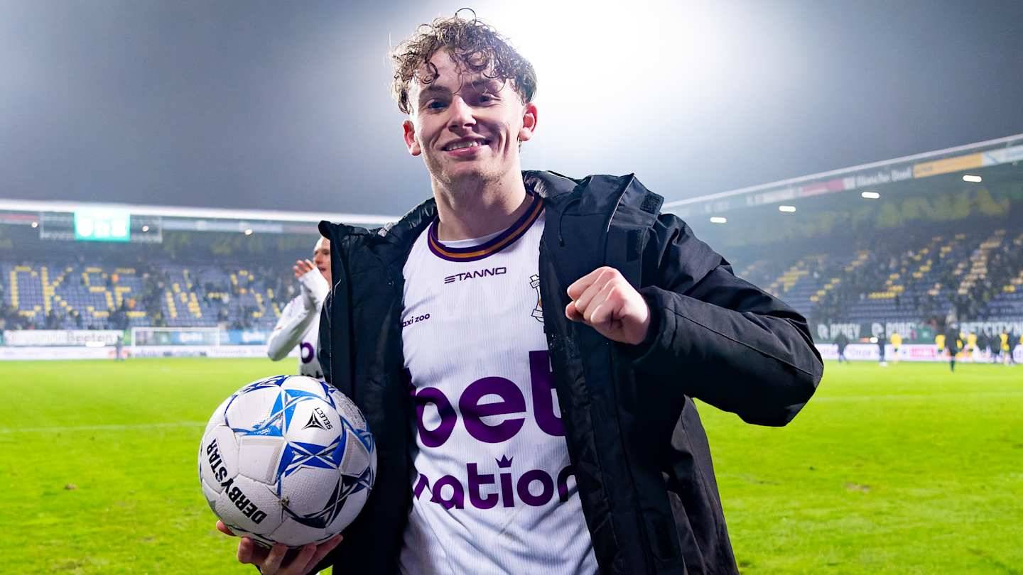 ‘£7 million’ &ndash; Update on winger after Celtic transfer bid