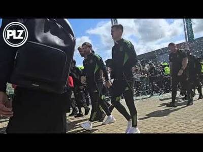 🟢🌟 I WATCH I Paul McStay and the Celtic squad arrive at the stadium