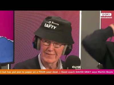 Oasis Themed Beat the Pundit | Johnny in Castlemilk V Hugh Keevins