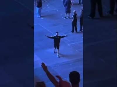 Amazing Oasis Fan Having Time Of His Life During Slide Away #murrayfield #Edinburgh #oasislive