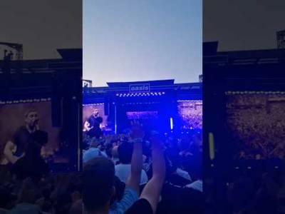 PROPER ATMOSPHERIC Oasis Half The World Away Full Stadium Singing #oasislive #edinburgh #murrayfield