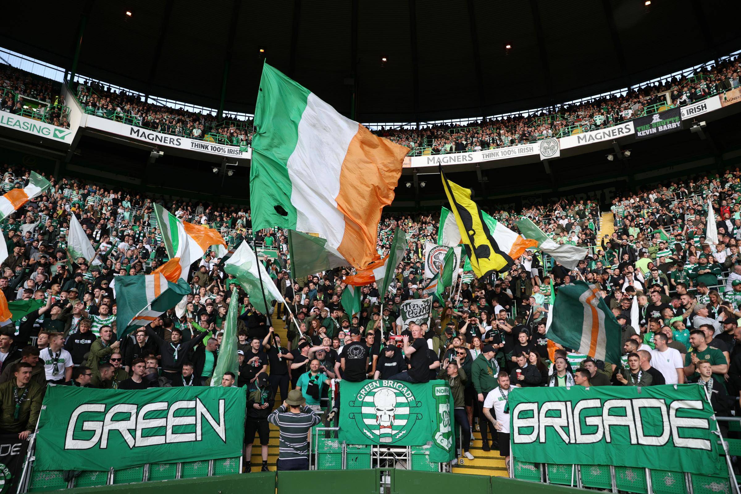 Green Brigade call for Celtic unity with Livingston tifo amid growing unrest