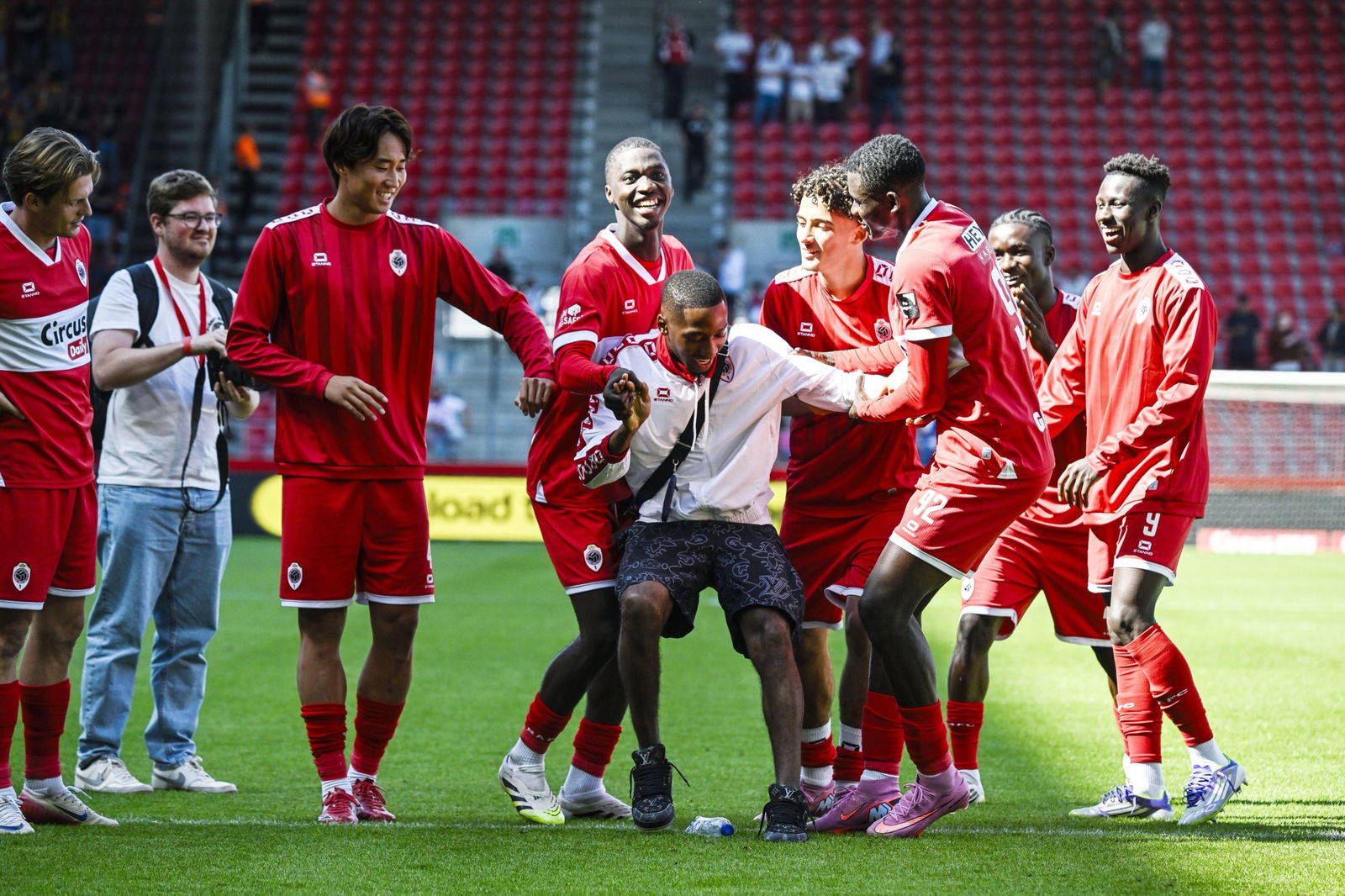 Photos: Balikwisha Says His Goodbyes – Next Stop Celtic