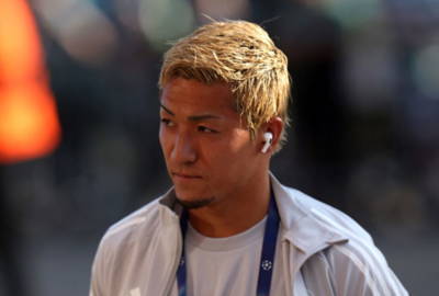 Maeda and Inamura Go Viral for Silent Street Gesture