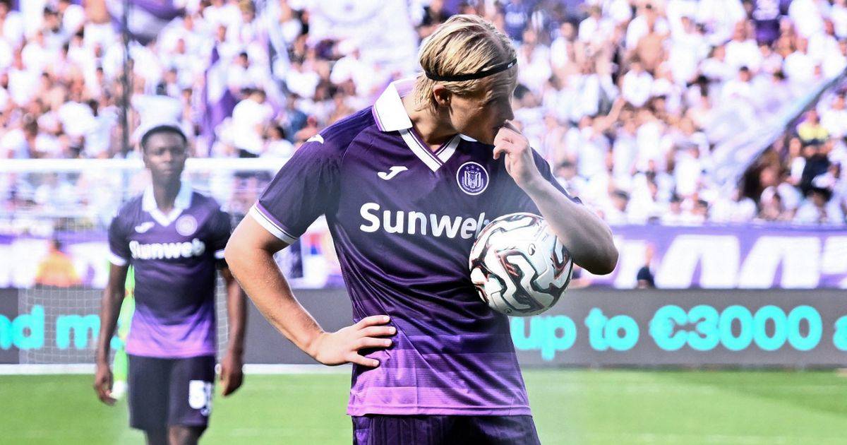 Kasper Dolberg’s Anderlecht ‘goodbye’ ends in chaos as Celtic transfer target caught up in derby mayhem