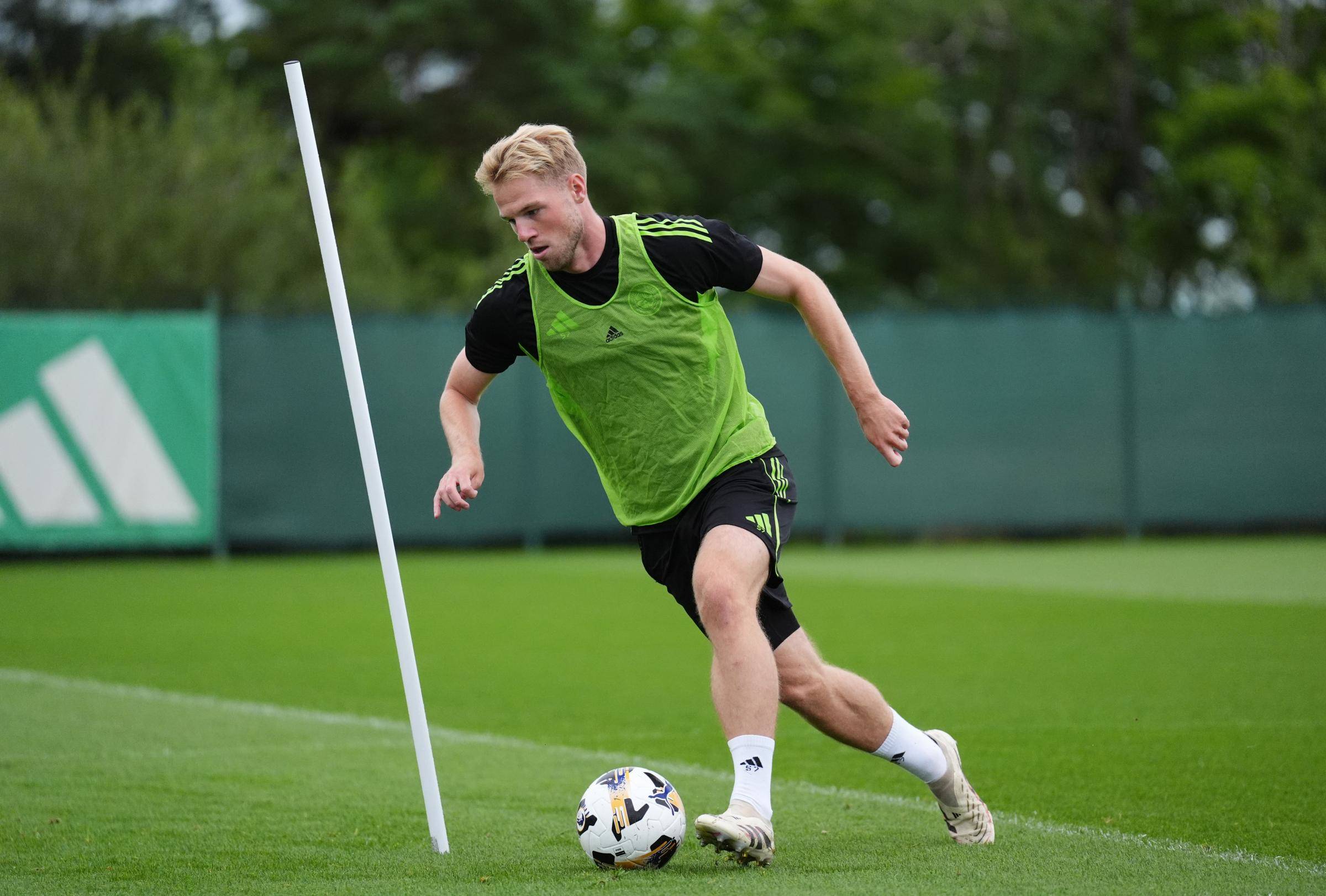 Scottish Premiership side ‘in talks’ with Celtic over late Stephen Welsh move