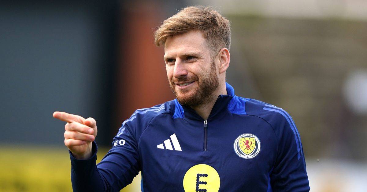 Stuart Armstrong in Aberdeen transfer talks as ex Celtic star in line for stunning SPFL return