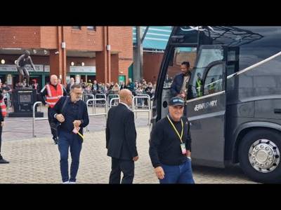 Man Utd Legends Team Bus Arrives For Celtic Charity Game | Berbatov, Nani, Poborsky, Carrick