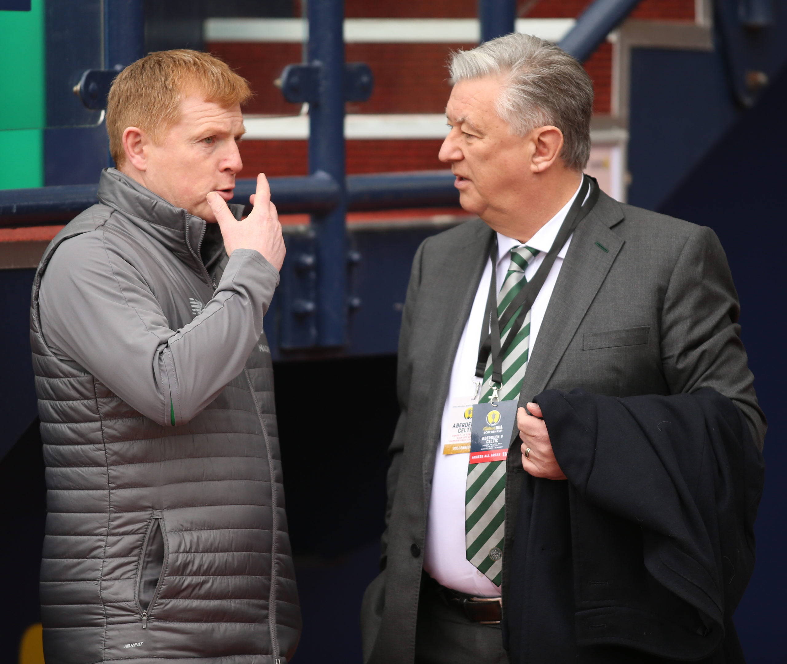 Neil Lennon slates Celtic fans as he goes the extra mile backing the board