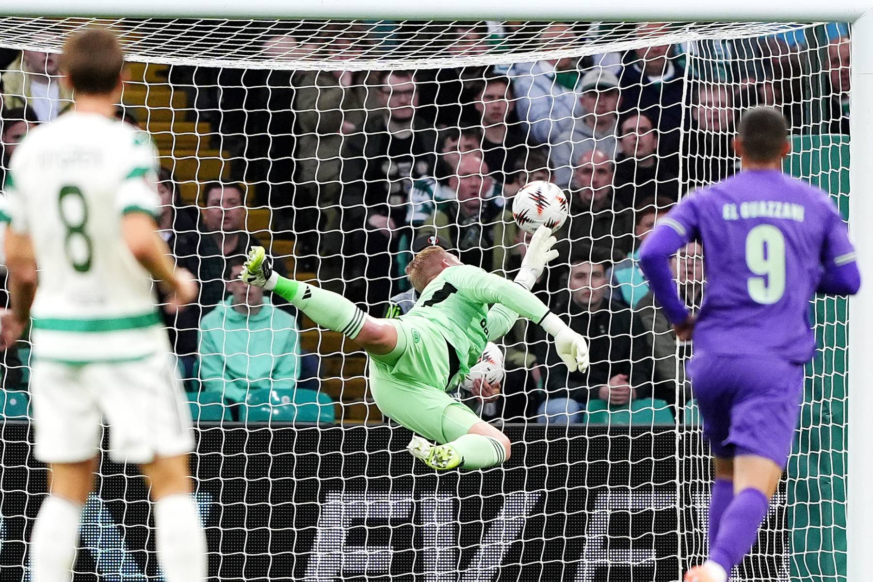 The reason why Kasper Schmeichel was deceived by the ball in Celtic loss