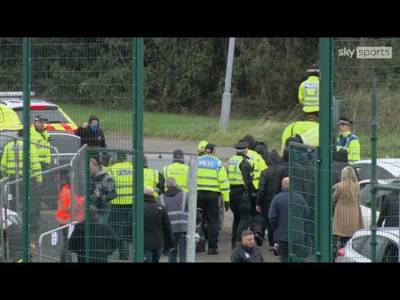 Russell Martin POLICE ESCORT Out Falkirk Stadium As Fans Block Rangers Team Bus 😂😂