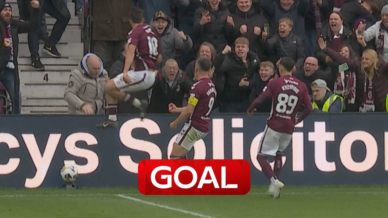 Shankland extends Hearts lead from the penalty spot!
