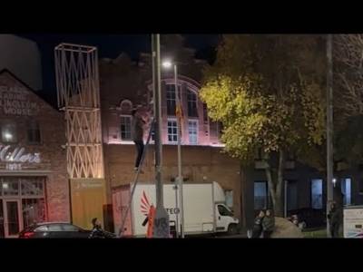 Celtic Fans Ripping Down Union Jack Flags In Rangers Area (Bridgeton, Glasgow) 😂