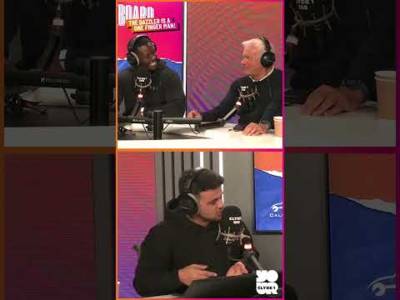 Gordon Dalziel reveals he’s a one finger man?! 🤣👆🏼 “I cannae do two thumbs” 😬 Gordon Dalziel reveals he’s a one finger man?! 🤣👆🏼 “I cannae do two thumbs” 😬