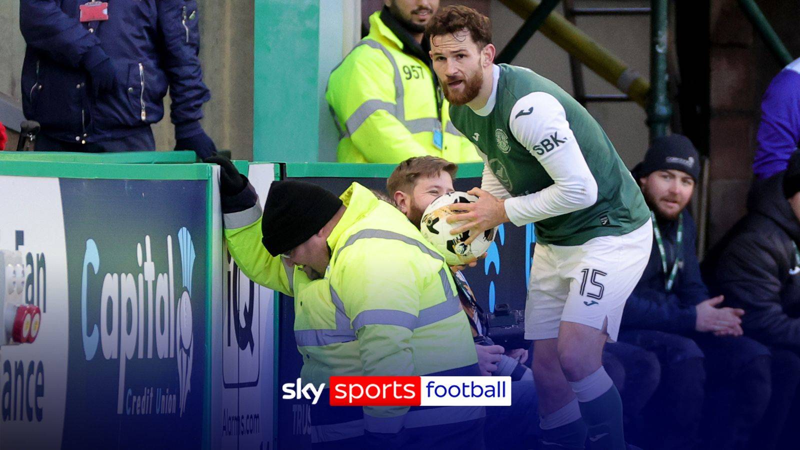 ‘That’s what he’s there for!’ | Hibs player uses steward to dry ball!