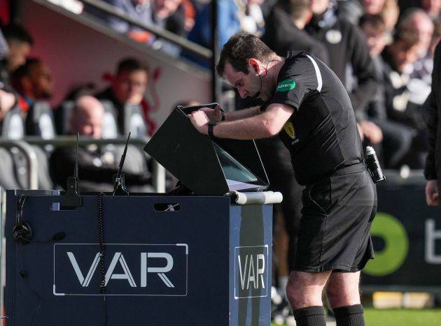 Video: Hearts benefit from major VAR call to go six clear of Celtic