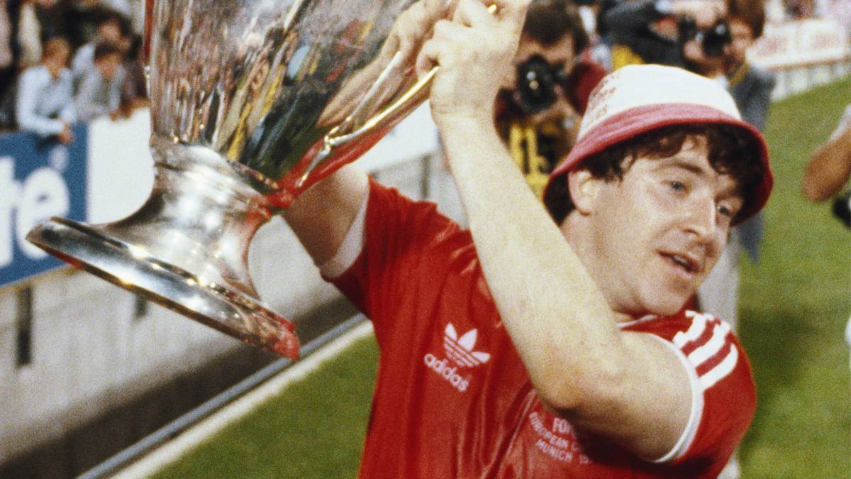 Scotland legend John Robertson dies as tributes pour in for Nottingham ...