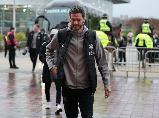 Hearts scrape three points at Dens Park thanks to Gordon and dodgy ref call Hearts scrape three points at Dens Park thanks to Gordon and dodgy ref call