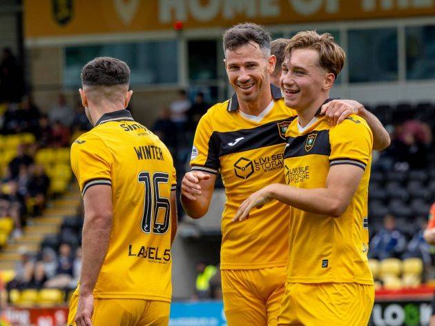 “Celtic have been phenomenal,” rival Premiership boss praises Hoops