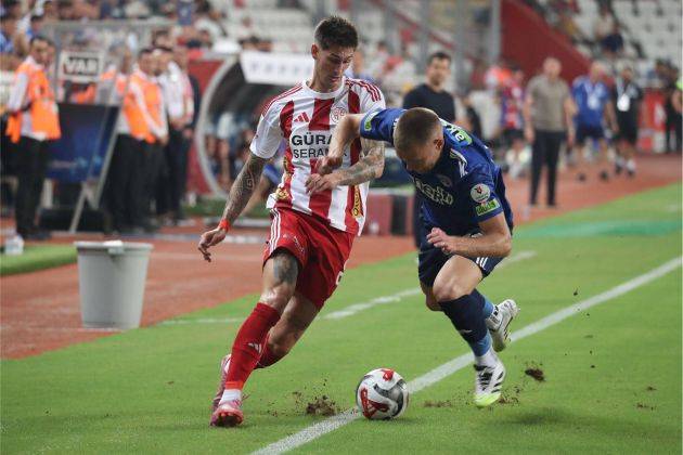 Celtic agree terms with Czechia international striker Tomas Cvancara