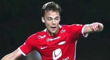 CELTIC IN £3m LINK