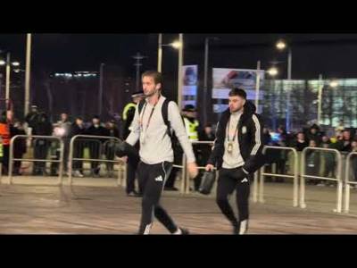 Celtic Team Bus Arriving Before the Celtic V Utrecht Game!!