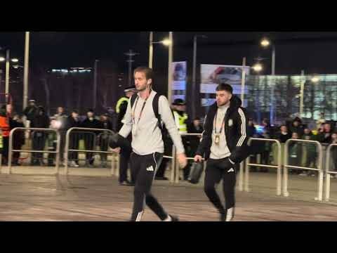 Celtic Team Bus Arriving Before the Celtic V Utrecht Game!!