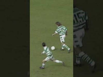 Cadete floats it in off the post 📭 #ClassicMatch🎞️