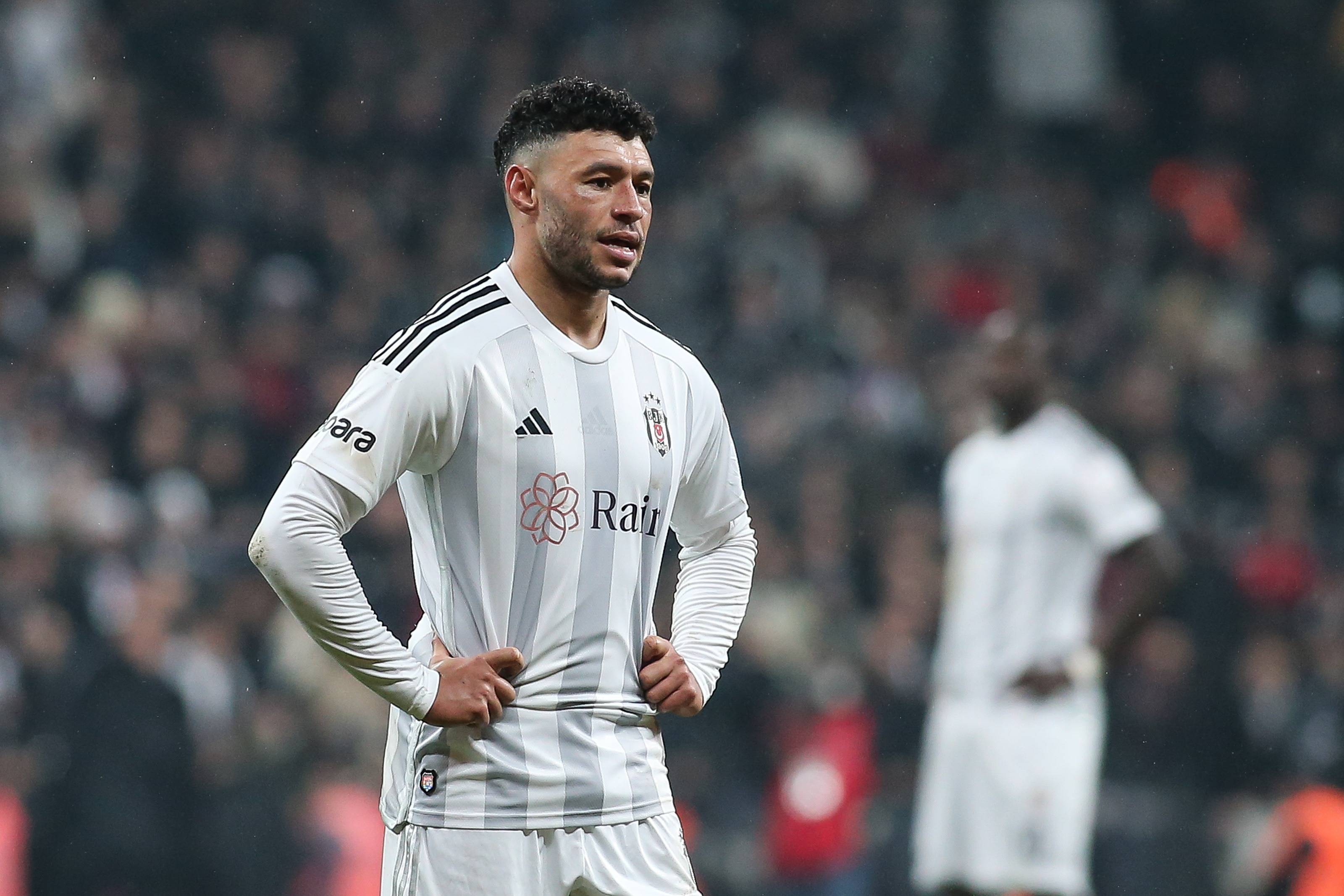Martin O’Neill confirms Celtic interest in Alex Oxlade-Chamberlain as talks take place