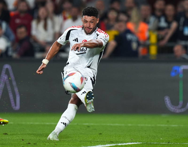 Yes, Celtic signing Oxlade Chamberlain would be a major coup.