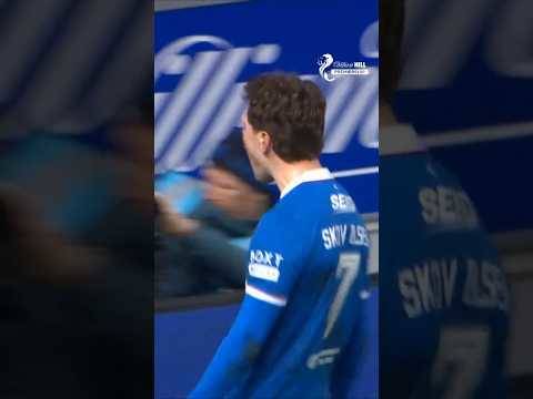 Andreas Skov Olsen smart feet???