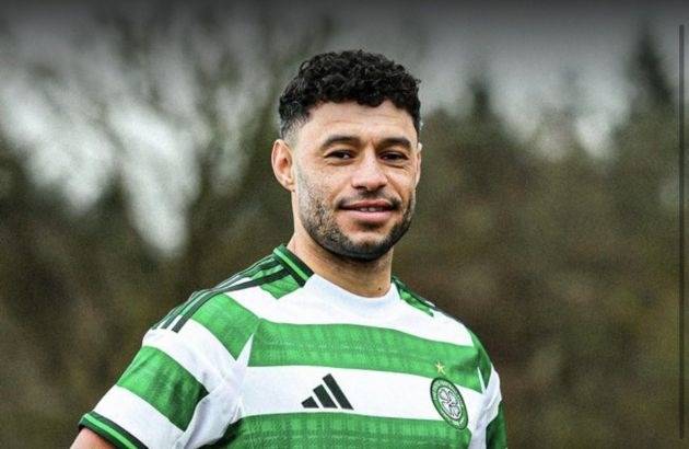 Celtic confirm the signing of Alex Oxlade-Chamberlain