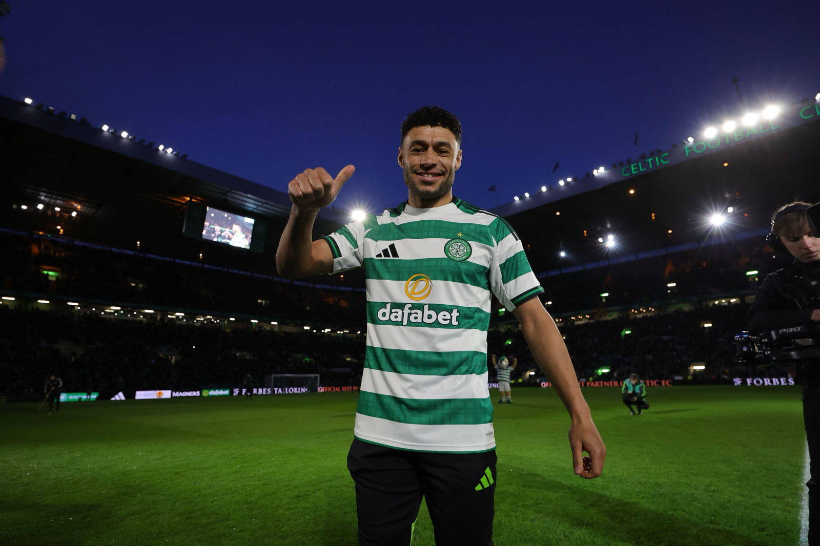 Alex Oxlade-Chamberlain Trains With Celtic As Debut Nears