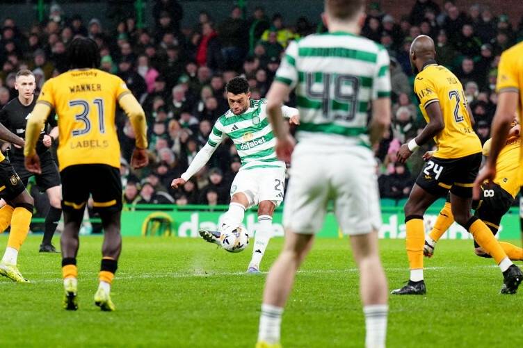 Alex Oxlade-Chamberlain scores last-gasp winner on Celtic debut