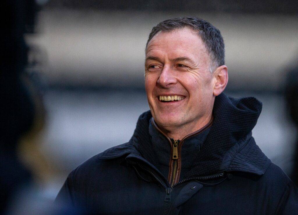 “On Celtic’s Doorstep” – Chris Sutton Names Ideal Next Celtic Boss
