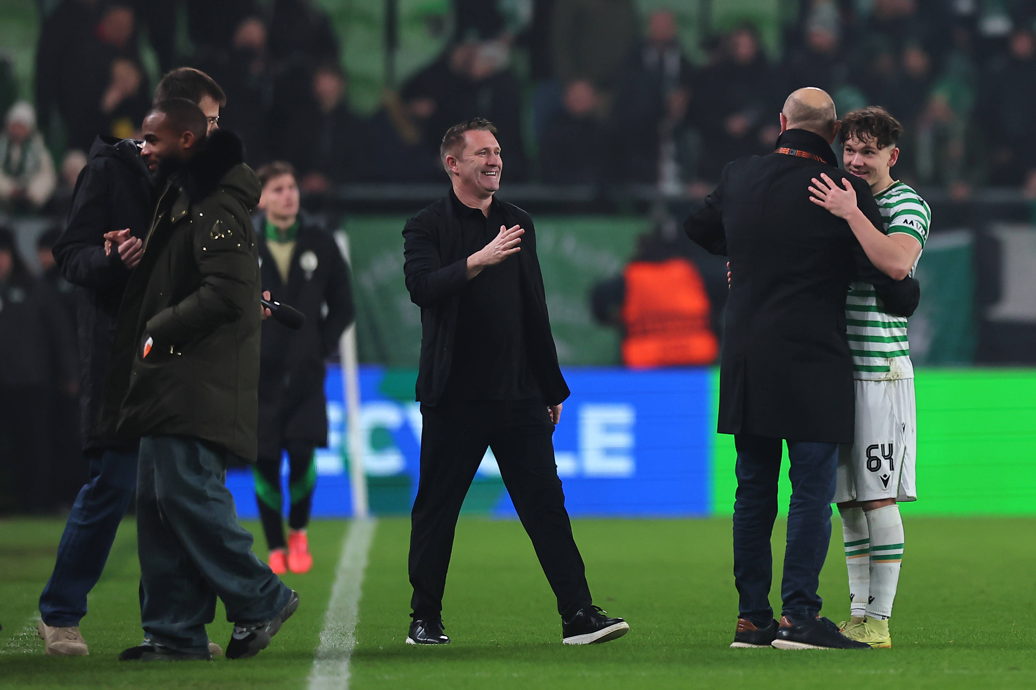 Former Celtic, Leeds and Tottenham star a ‘contender’ for Premier League manager job as sacking lined up