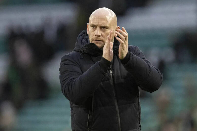 “Doesn’t Get Overturned!” – Hibernian Boss Stuns Celtic Fans With Penalty Comments