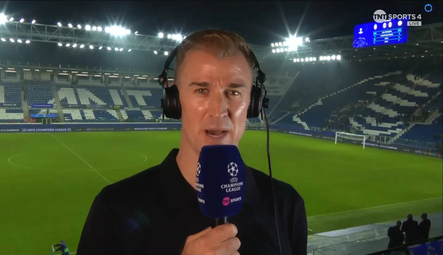 Watch: Joe Hart Serenaded By Celtic Fans on Stuttgart Flight