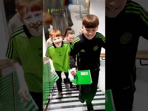 ?? Alex Oxlade-Chamberlain met some lucky supporters at the Queen Street Store in Glasgow tonight.